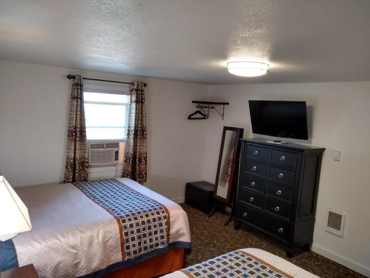 Holiday Motel Bend Bagian luar foto