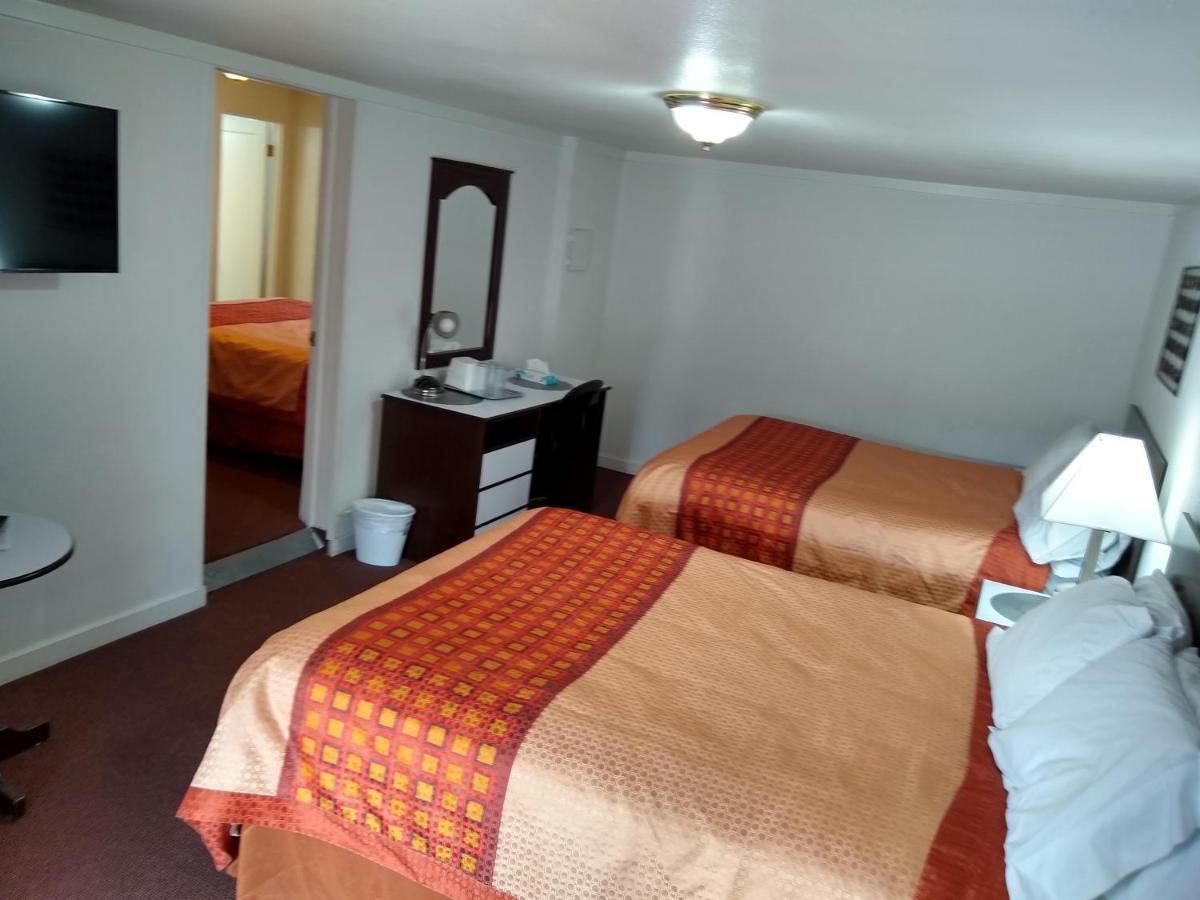 Holiday Motel Bend Bagian luar foto