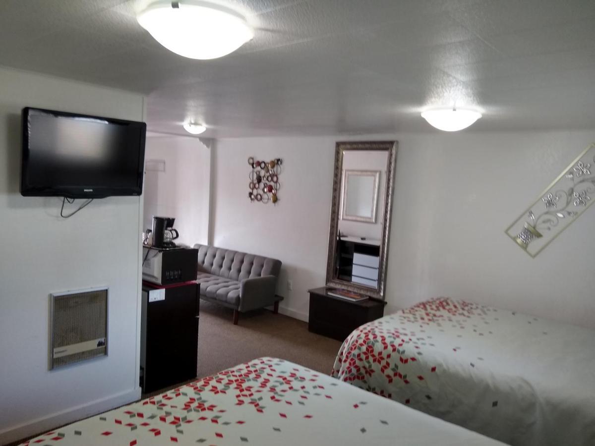 Holiday Motel Bend Bagian luar foto