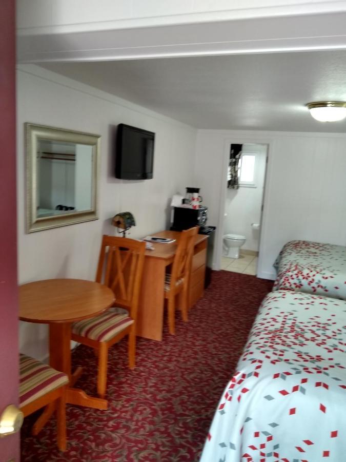 Holiday Motel Bend Bagian luar foto