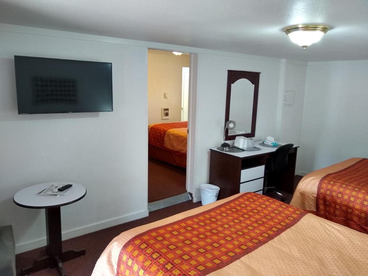 Holiday Motel Bend Bagian luar foto