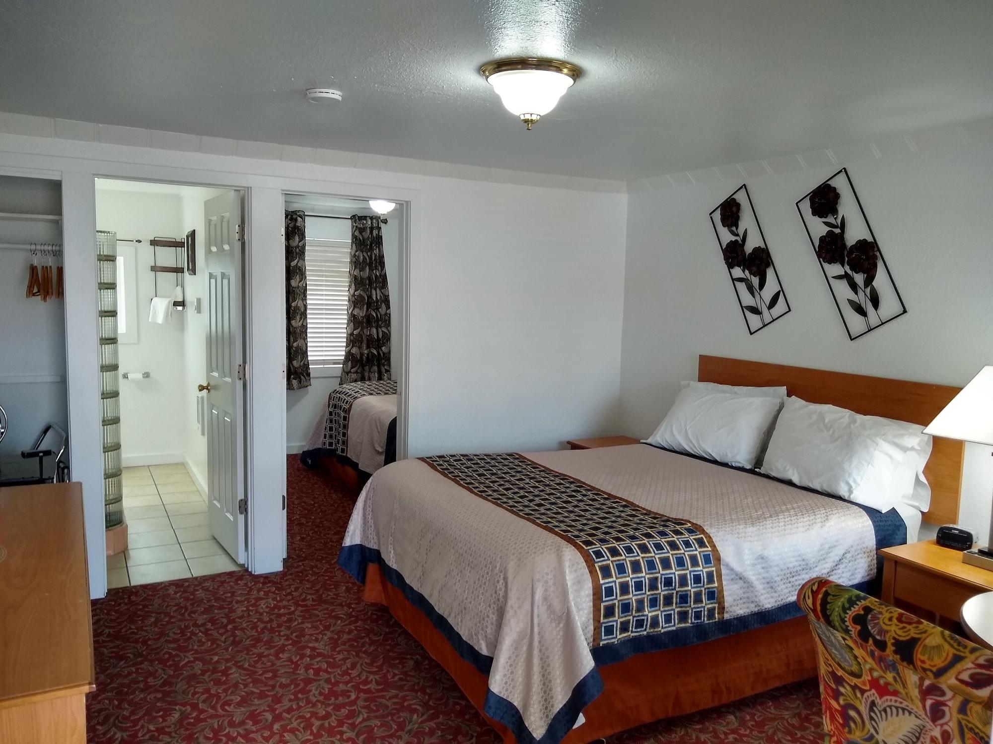 Holiday Motel Bend Bagian luar foto