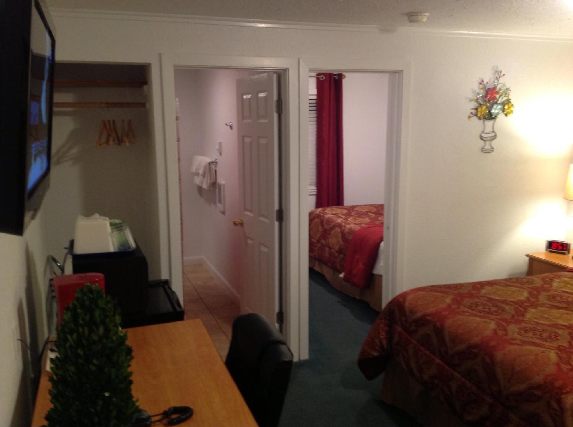 Holiday Motel Bend Bagian luar foto