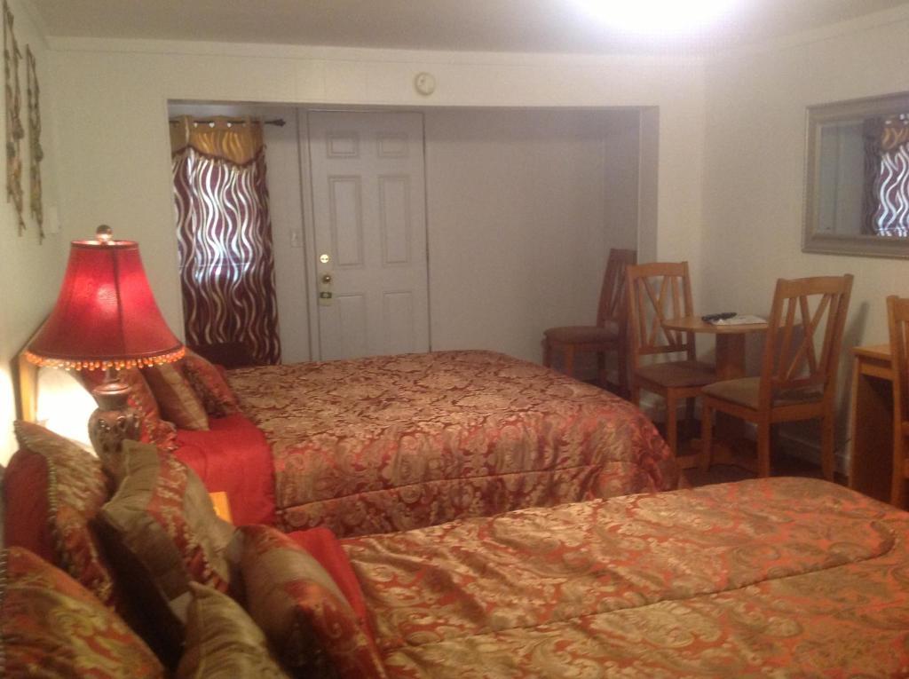 Holiday Motel Bend Bagian luar foto