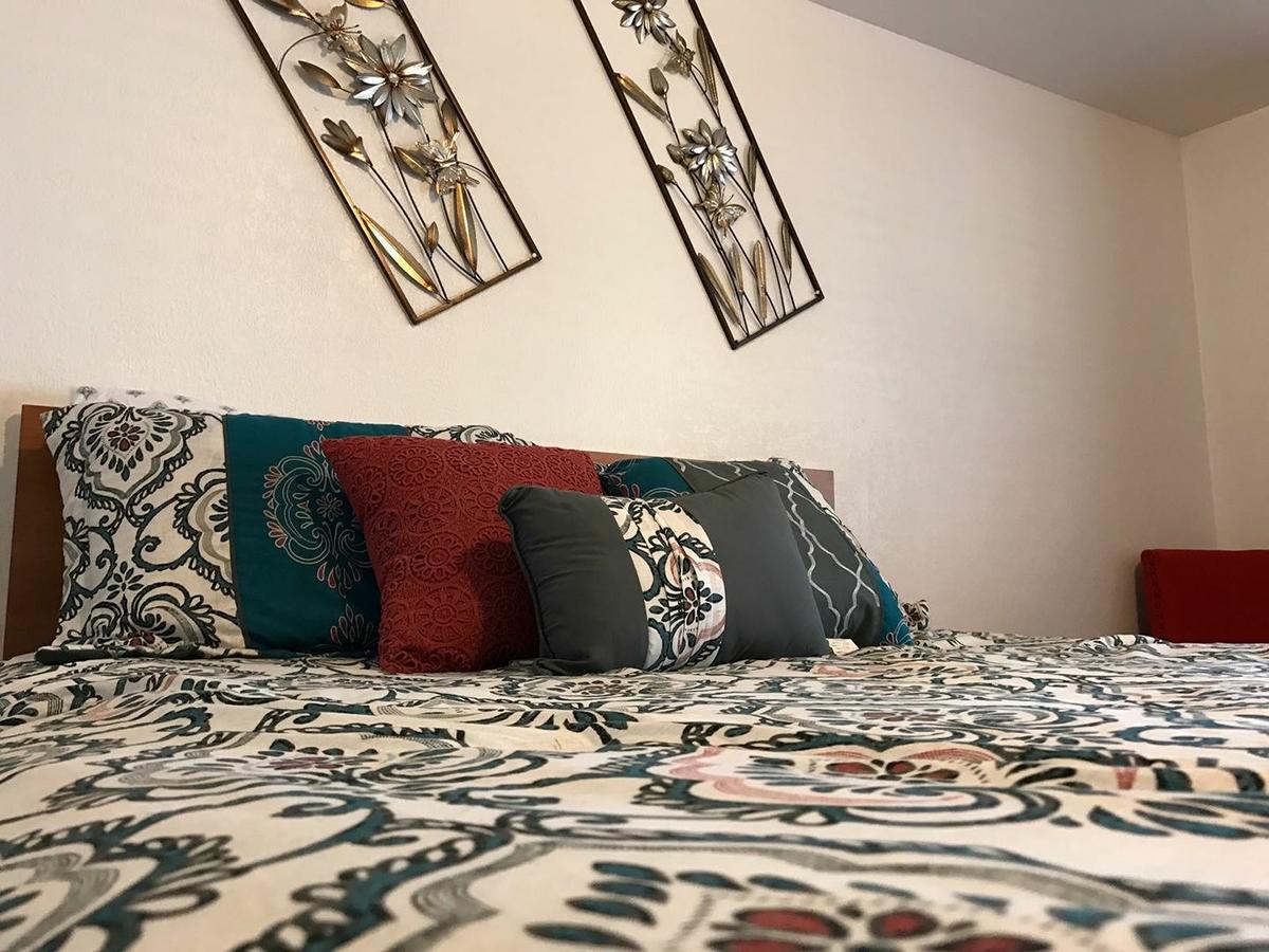 Holiday Motel Bend Bagian luar foto
