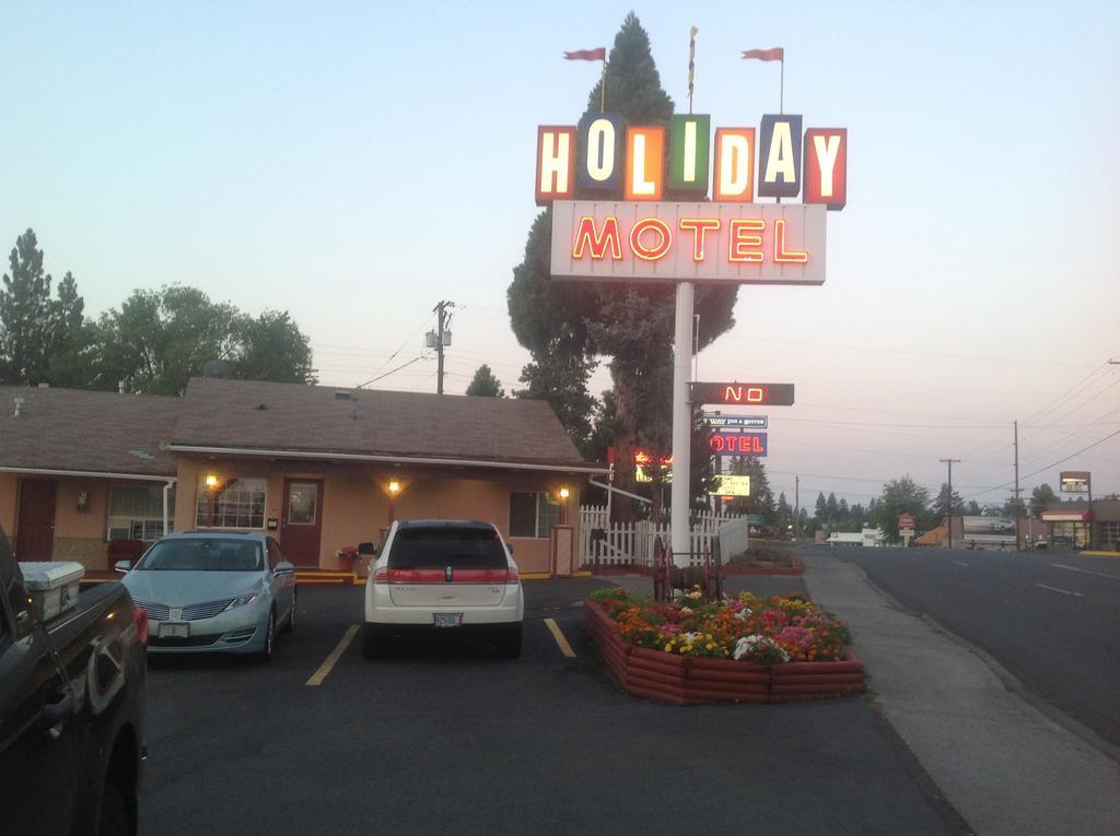 Holiday Motel Bend Bagian luar foto